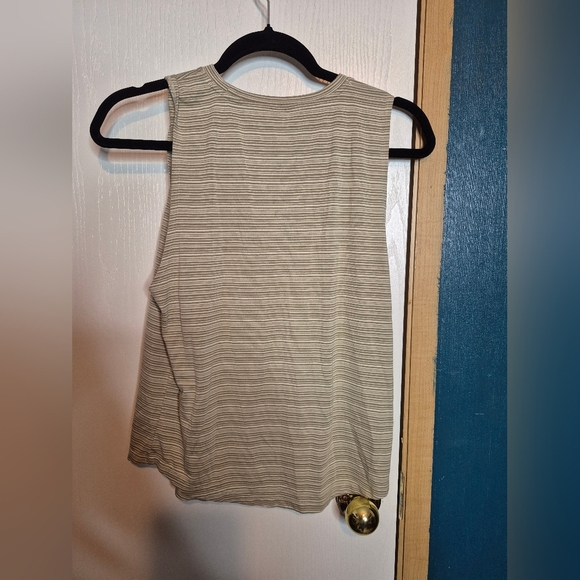 699 🦃🎄Athleta Striped Muscle Tee - Picture 2 of 3